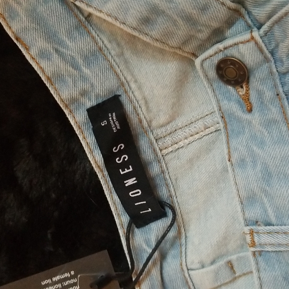 Lioness In Bloom Mini Short Light Wash BNWT - Picture 4 of 7